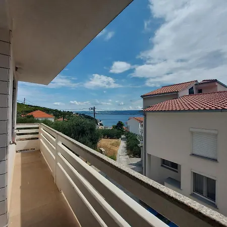 Petar Btw. Split And Omis Apartament *