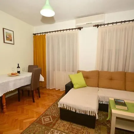 Petar Btw. Split And Omis Apartament *
