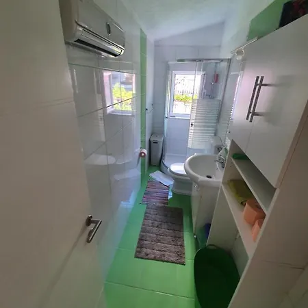 Petar Btw. Split And Omis Apartament *