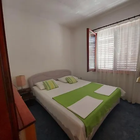 Apartament Petar Btw. Split And Omis Jesenice (Split-Dalmatia)